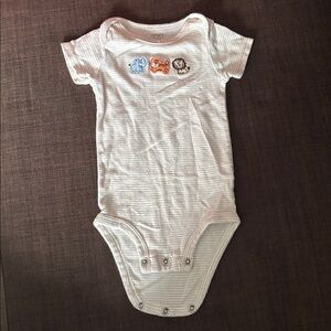 ❤️6M Carter’s Safari Animal Onesie